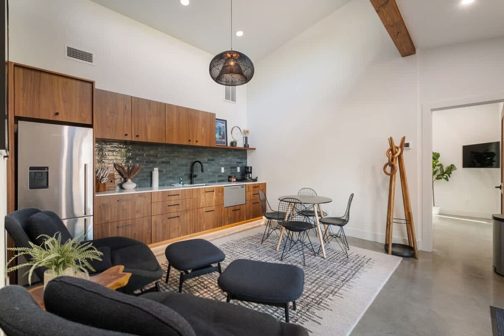 Architecturally Stunning Cle Elum Luxury Retreat
