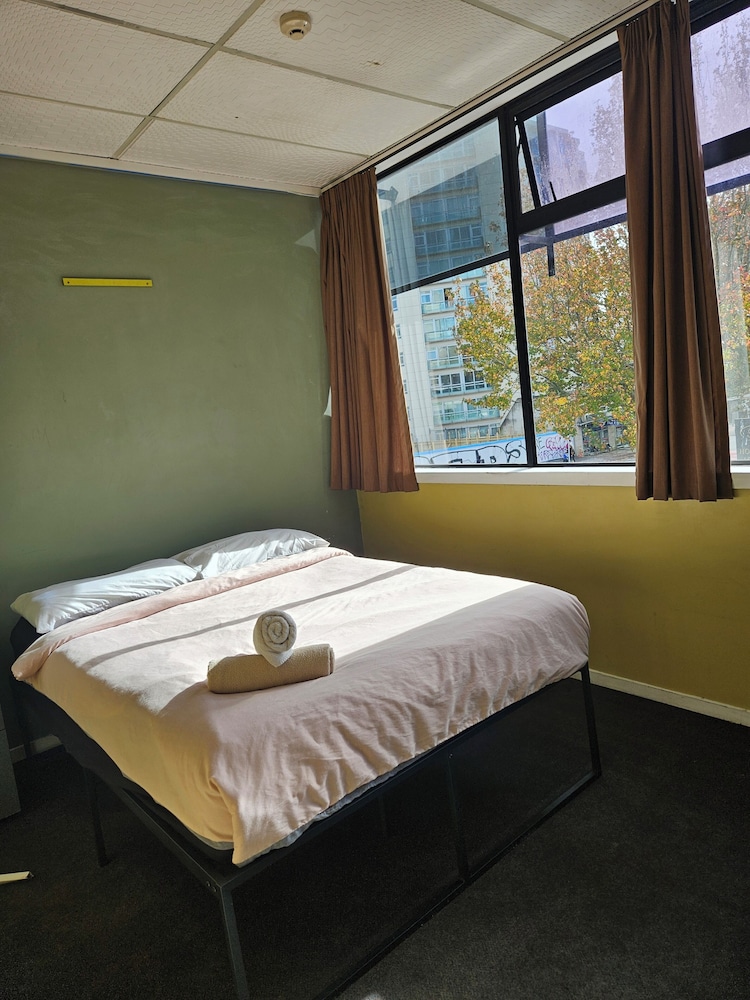 Silverfern Backpackers
