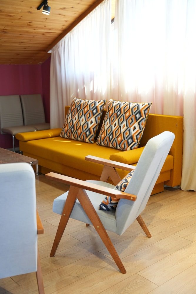 Aparan Guest House