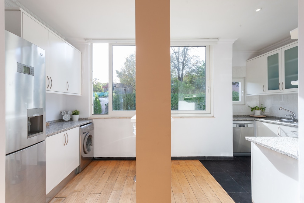 Liberty Penthouse Three-Bedroom Apartment - by LU Holidays
