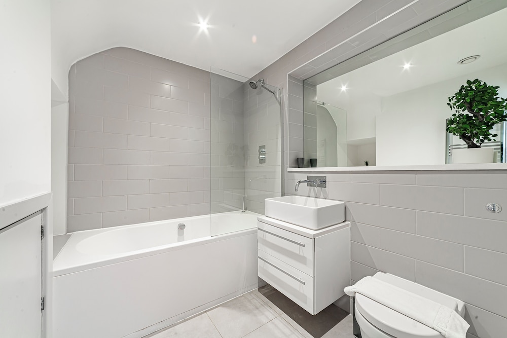 The Old Street Luxury Flat into 3 Bed Apartment in Old Street