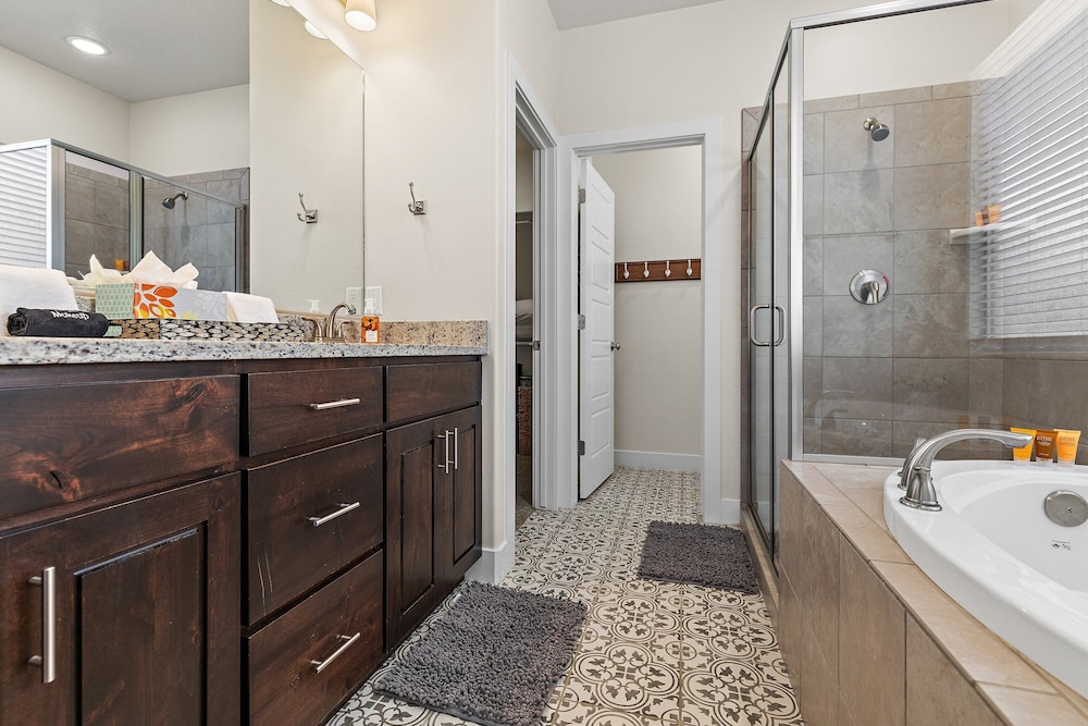 Above Parr - Pet Friendly! 5 Bedroom Home