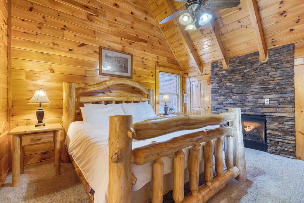 Cozy Cabin Near Dollywood Attractions Hot Tub, Game Room, Views Anne's Place