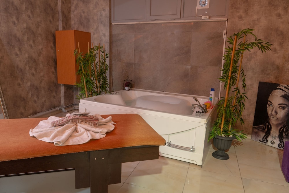 Loss Hotel - Image 55