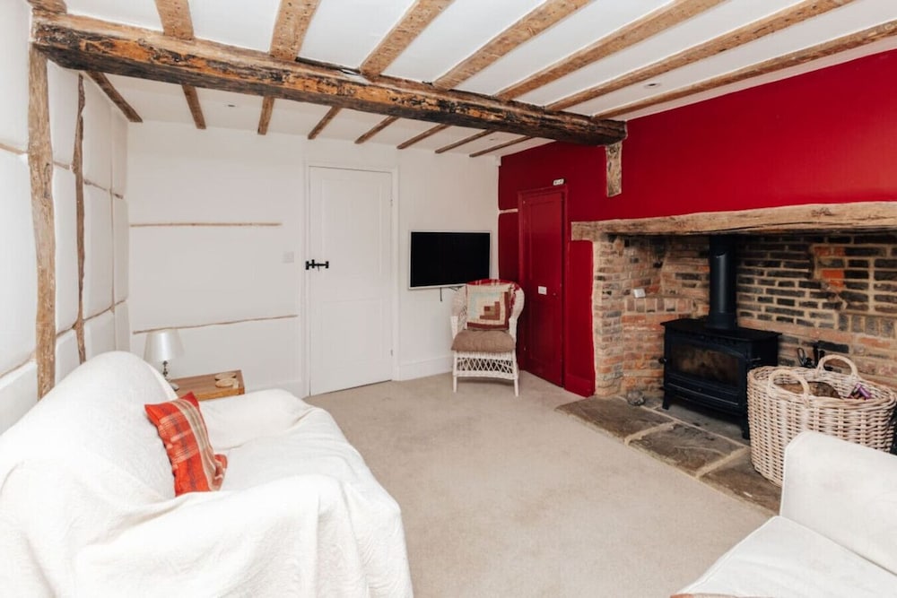 Antelope Cottage - Rural Pet Friendly Cottage