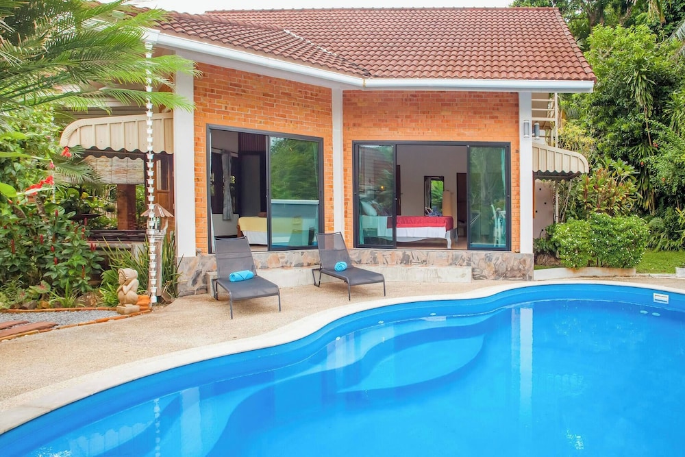 Villa With Private Pool and Mountain Views