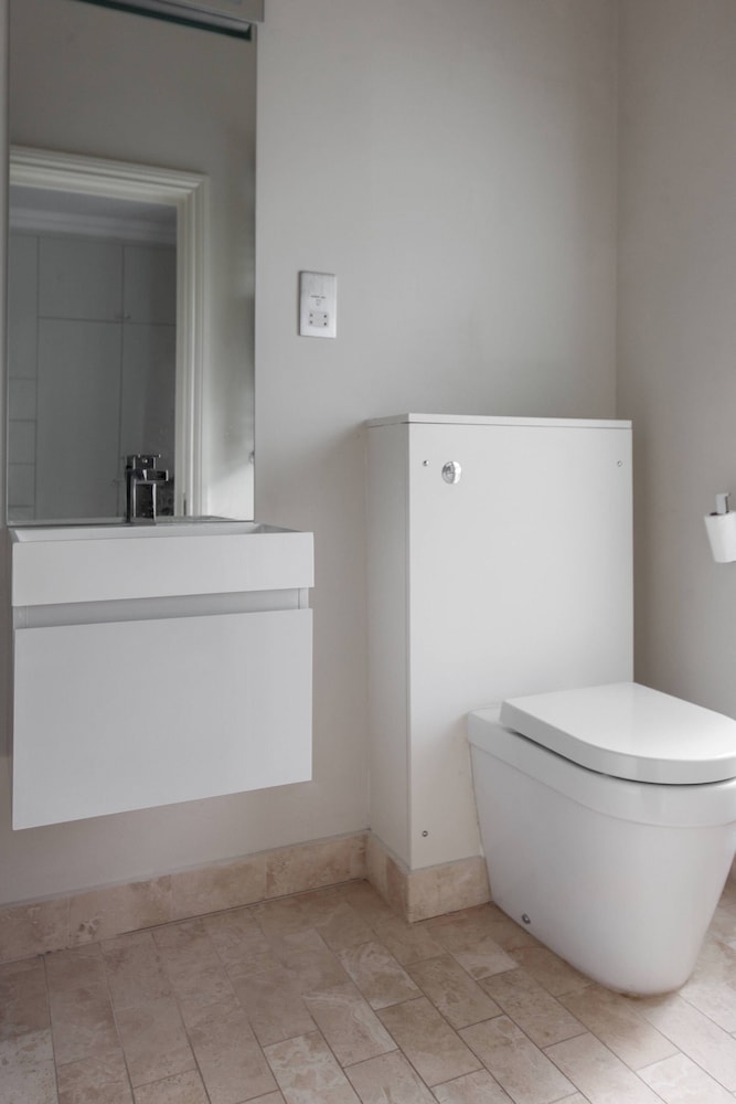 Cathcart Road IV by Onefinestay