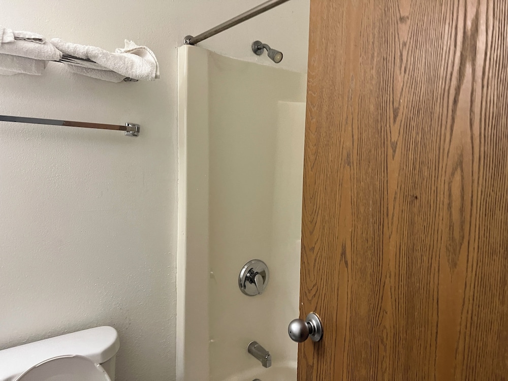 Kings Inn By OYO Calumet Park I-57 - Property Image 6