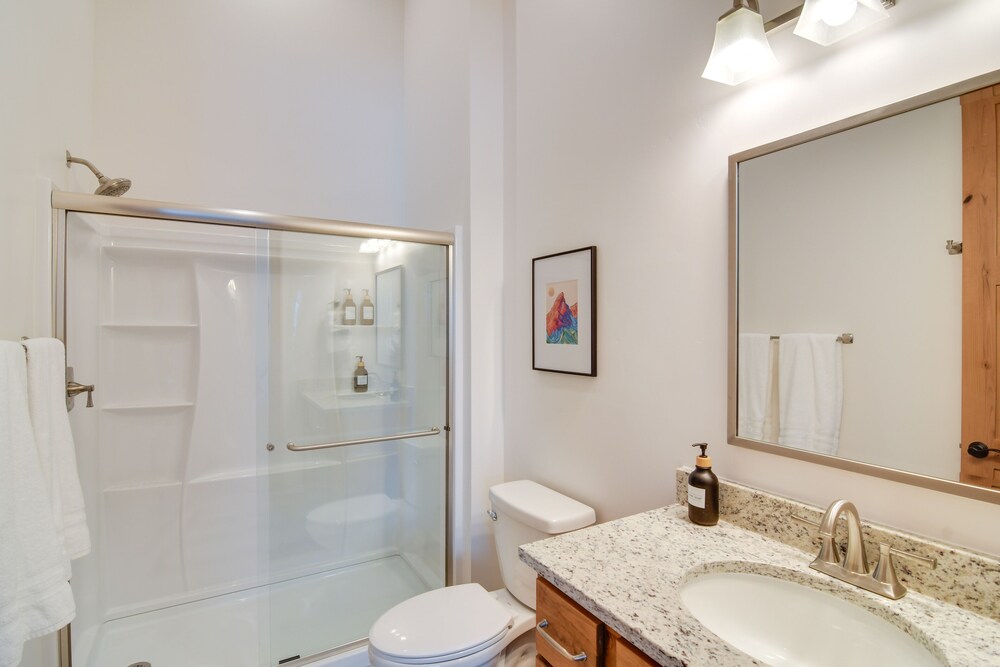 Winter Park Retreat: Balcony, Hot Tub & Fireplace!