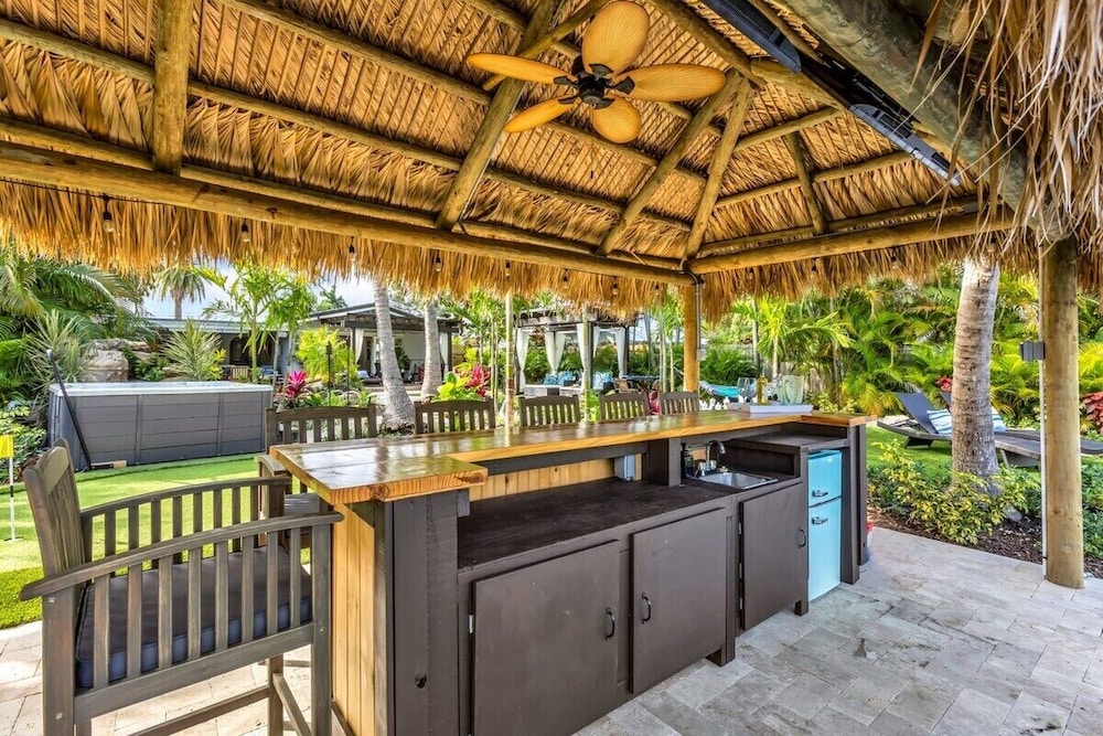 New Waterfront Oasis, Minutes to Beach, Eats, Shops