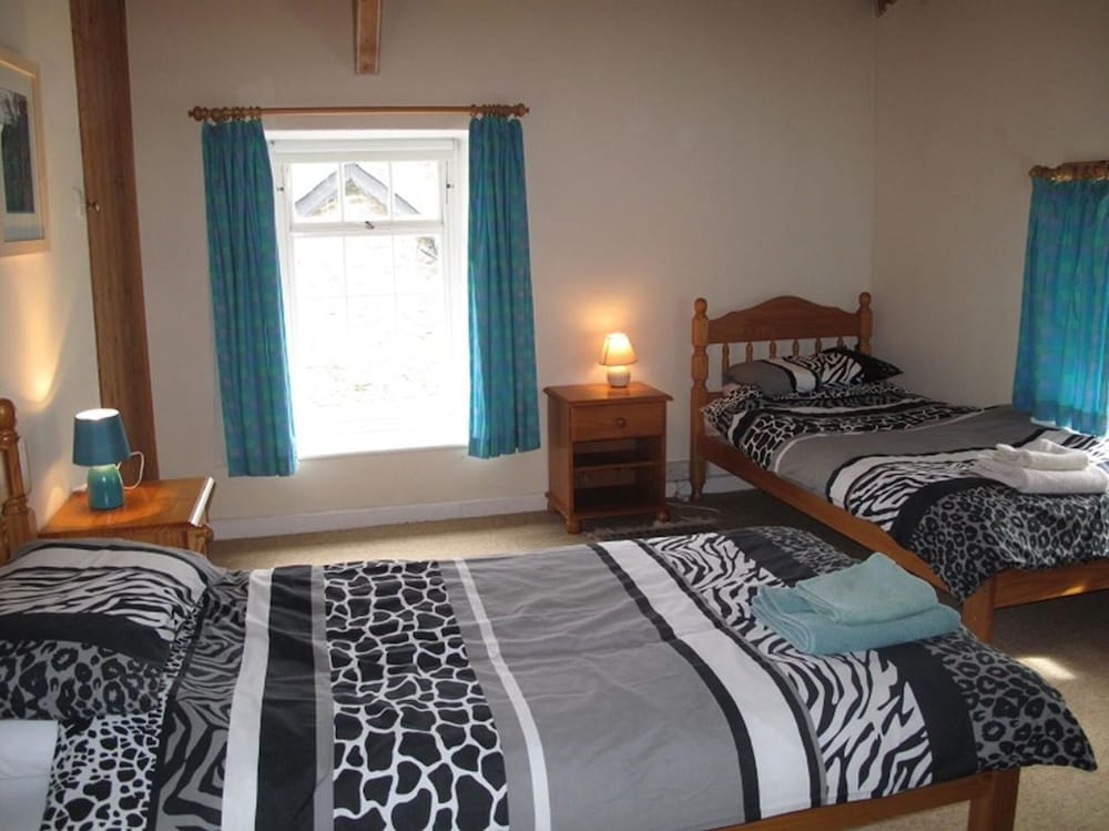 Lovely 7-bed Apartment in Llandysul view 3