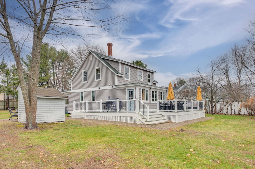 1 Mi to Drakes Island Beach: Cottage w/ Deck!