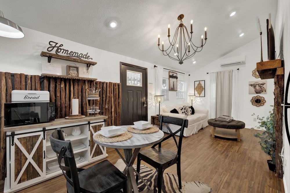 Poplar Place Soho With Hot Tub - 6 Blks to Main St