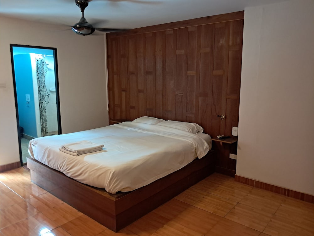 Namtip Bar & Guesthouse