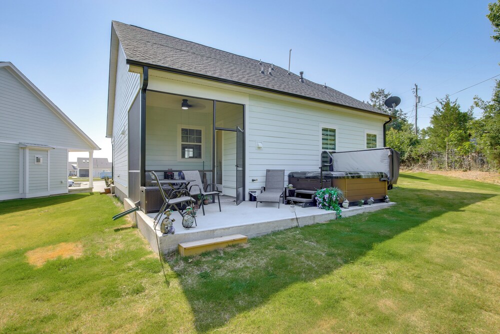 Walk to Marina: Lake Greenwood Retreat w/ Hot Tub