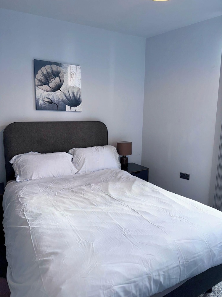 City Centre - 2-bed High Rise Apartment - Sleeps 4