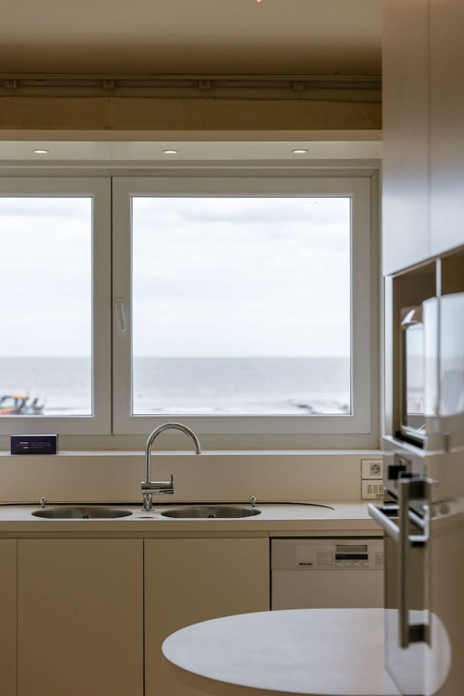 Huswell - Stunning Views Prime Location