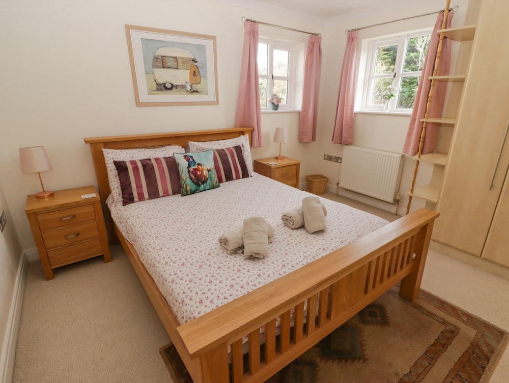 3 Strawberry Close