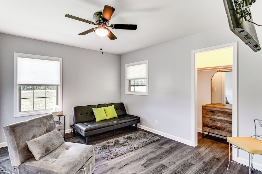Group-friendly Home w/ Game Room in Albany!