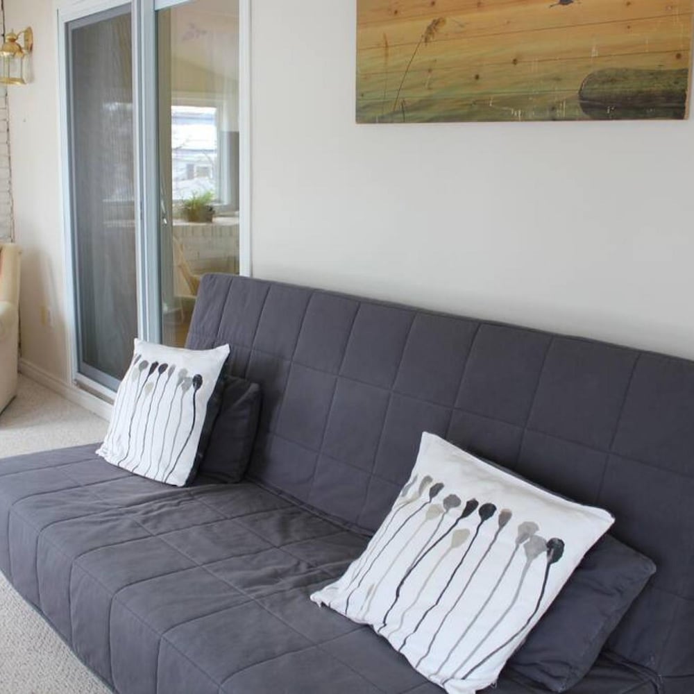 Craft Vineyard House - Waterview Home in Picton - Image 5