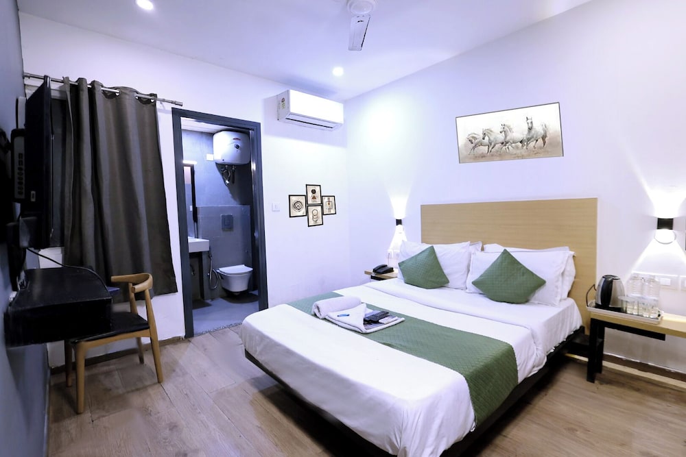 Hotel Red Chilly Pitampura