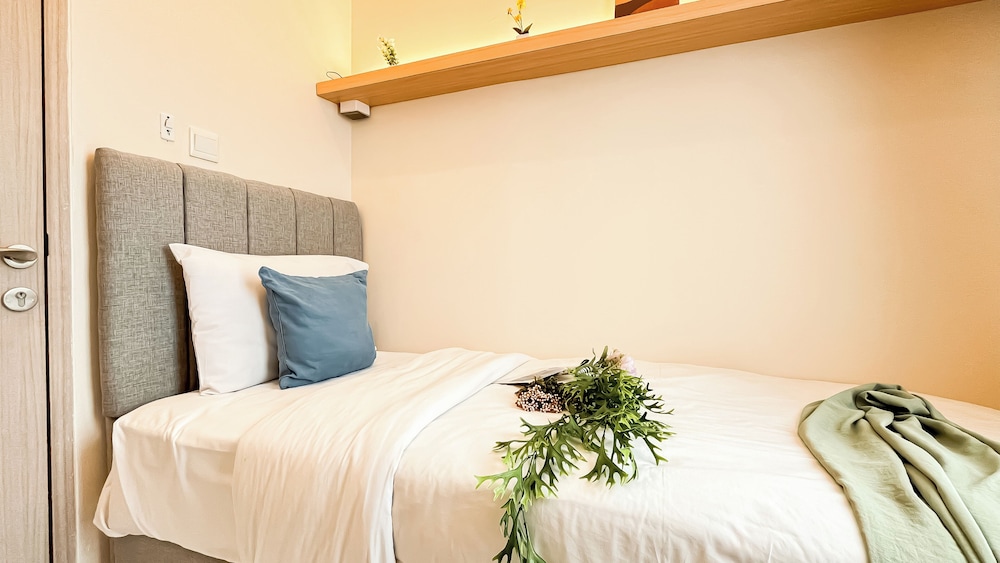White Toned Style 2Br Tokyo Riverside Pik 2 Apartment
