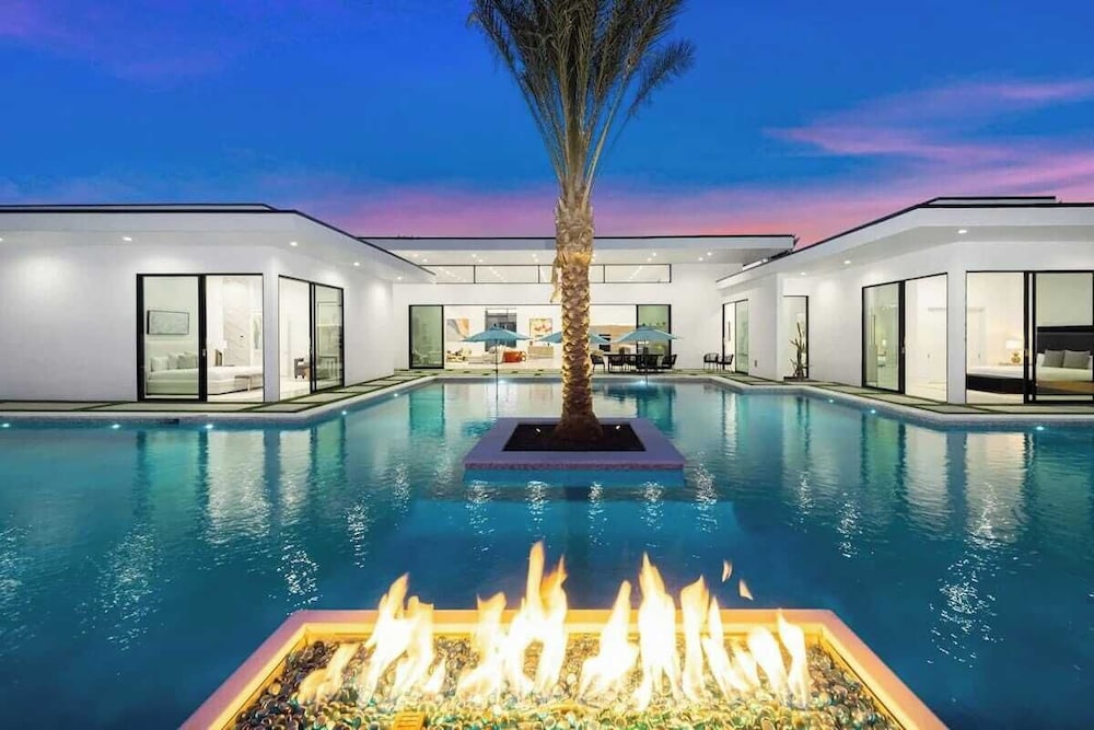 Pool, Hot Tub & Putting Green Minutes From Dining & Golf Bravo Villa #13 by Avantstay