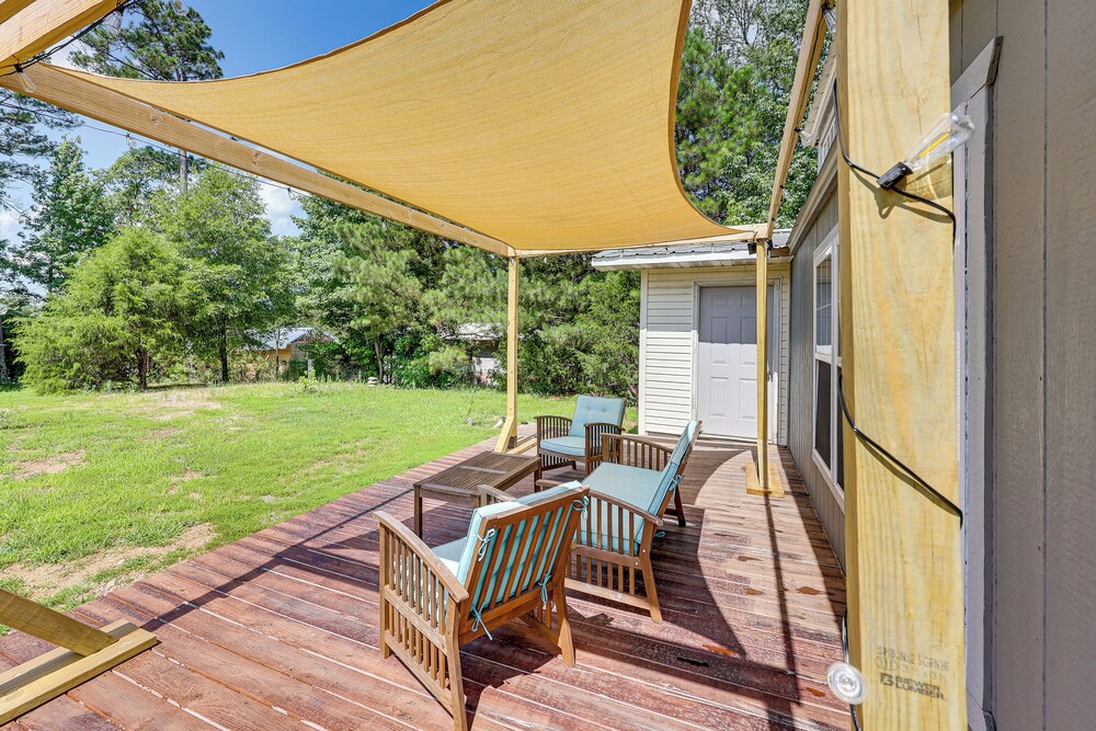 5 Mi to Lake Ouachita: Peaceful Cabin Retreat