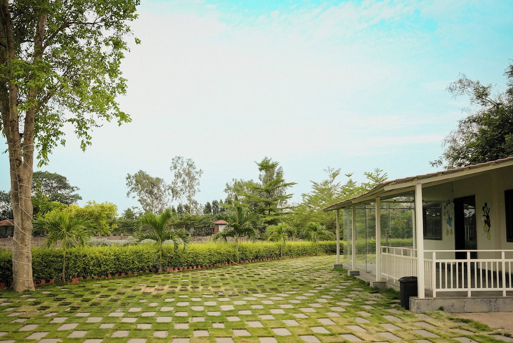 AKAY Resort & Villas