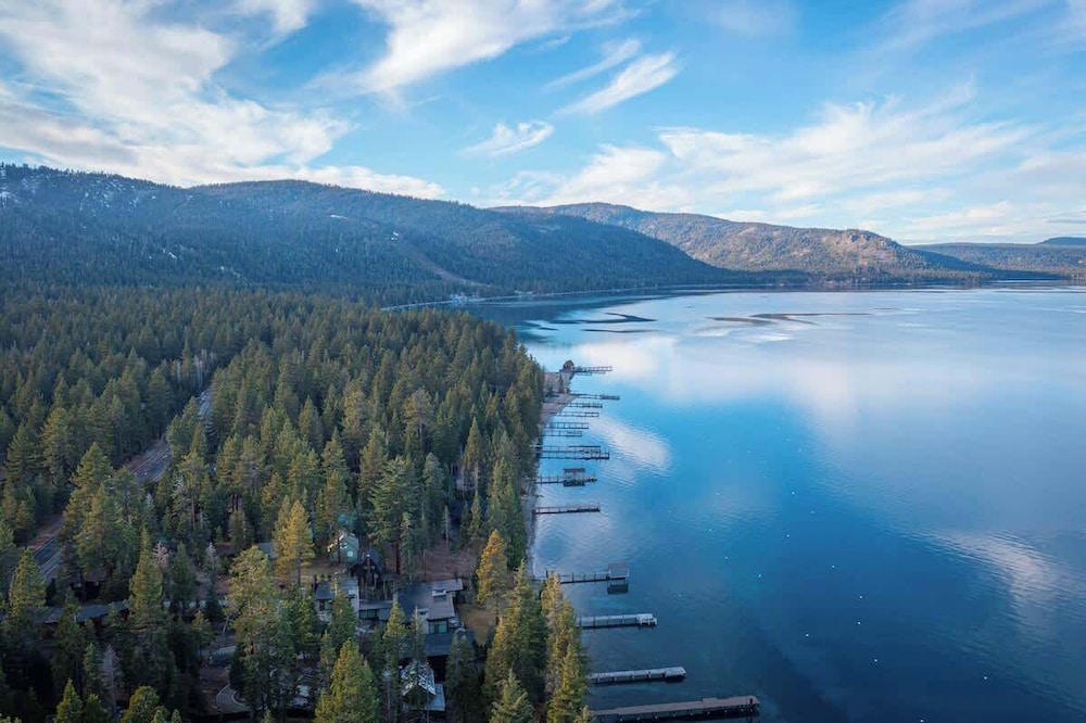 Cozy Tahoma Cabin in the Pines Sleeps 6 + Pets