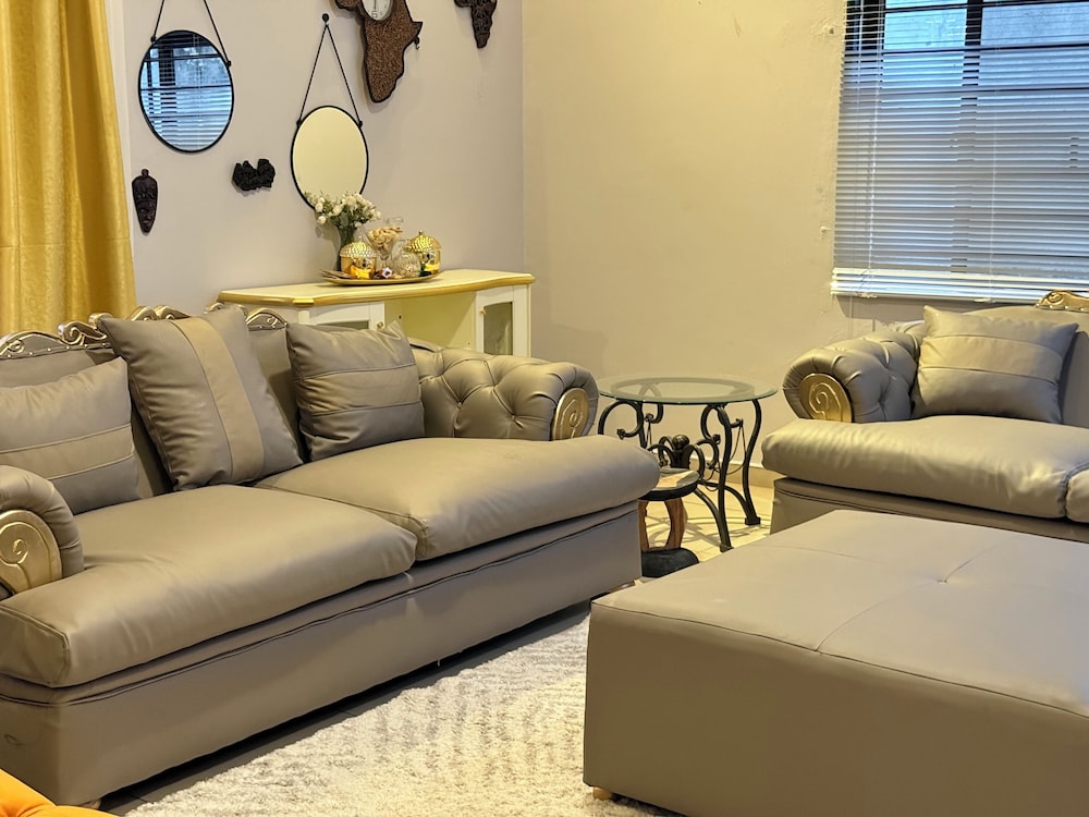 Spacious & Modern 3-bedroom Foxdale