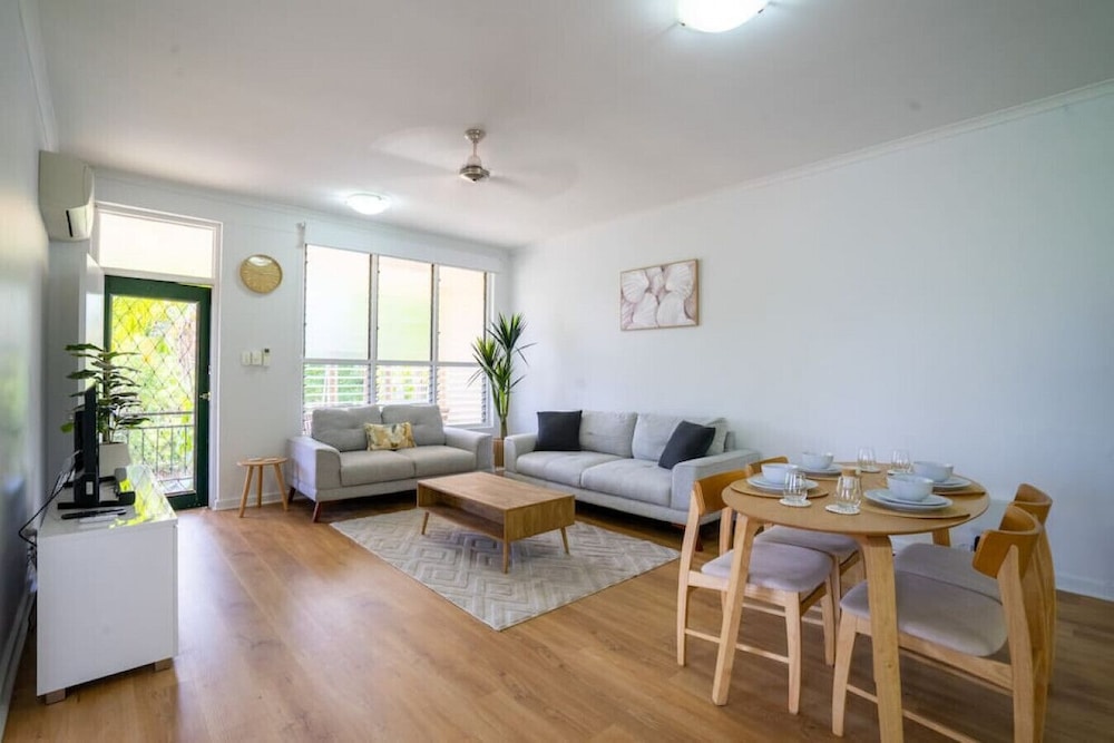 NIGHTCLIFF RETREAT -  Stylish 2BR Apt
