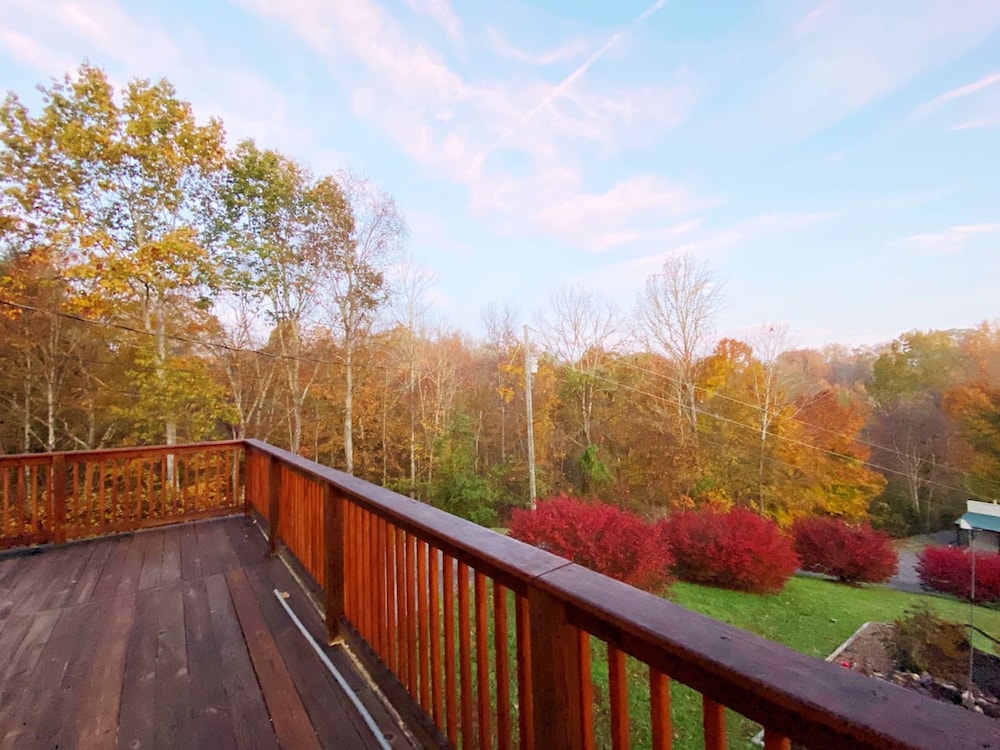 Mountain Views Hot Tub Close to PF Gsmnp