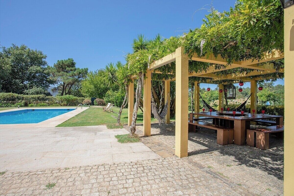 Liiiving in Caminha Countryside Pool House