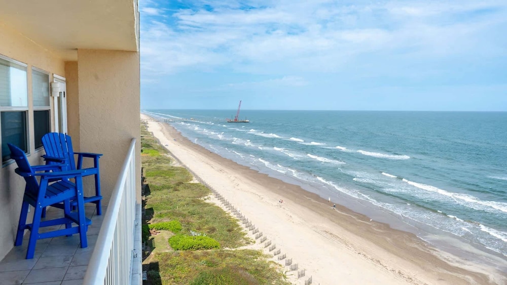 Penthouse Beachfront Views Renovated 4 Bedroom Condo