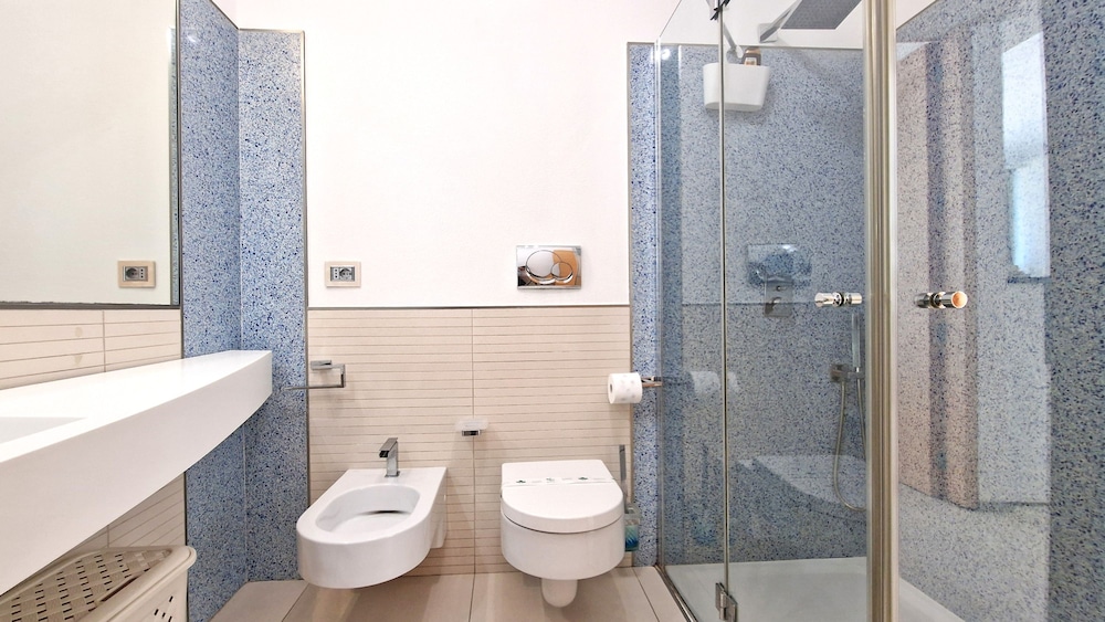 Suite Le Vele Sea View Sleeps 4 and Wifi