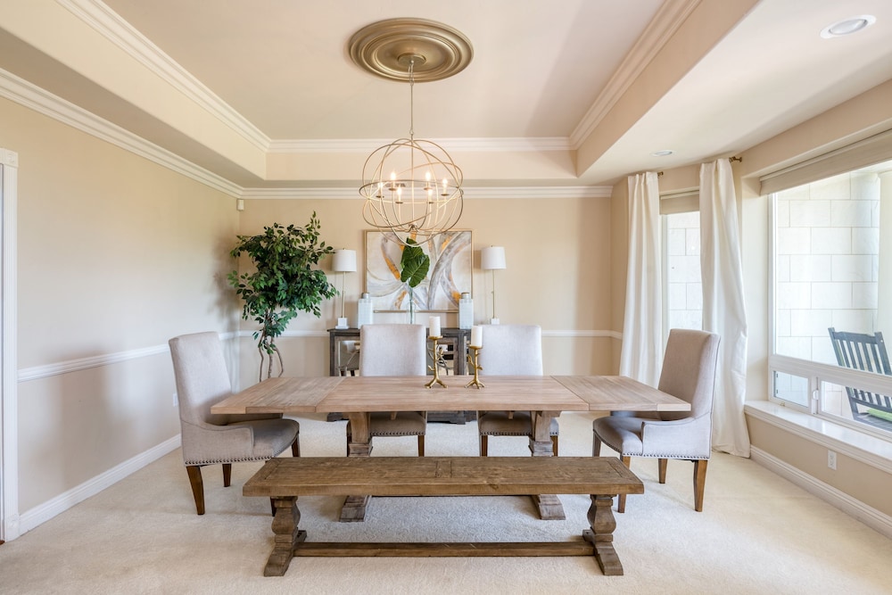 Grand Contento by Avantstay Extraordinary Estate w Pool Movie Room
