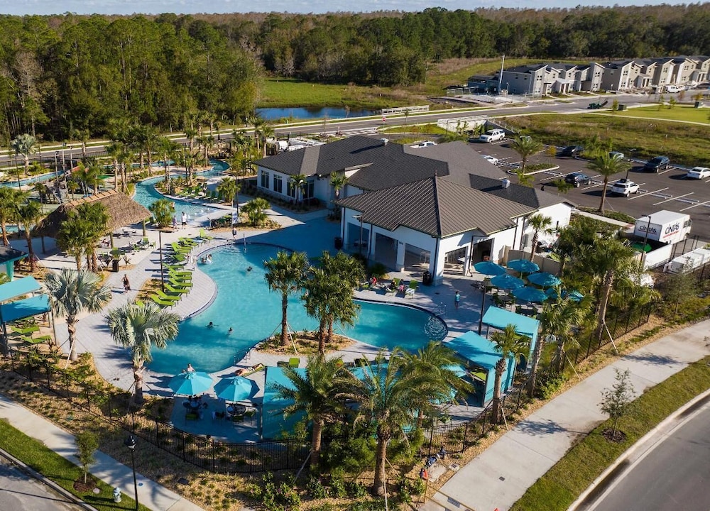 Storey Lake Resort, Private Pool, Near Famous Attractions!!