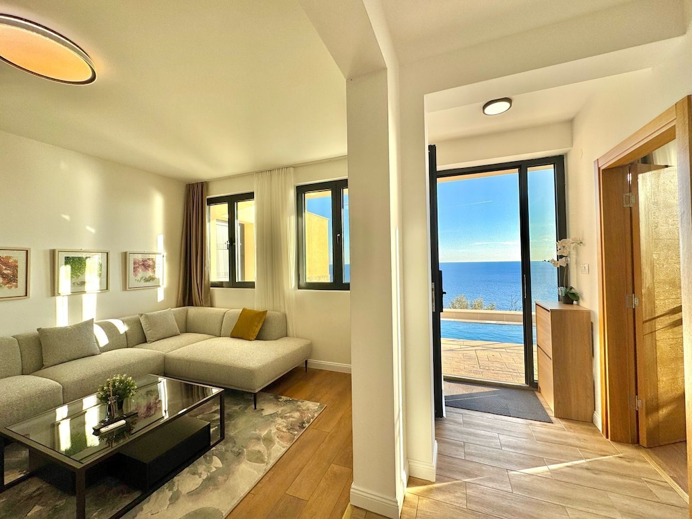 Apartments Azimut Rezevici