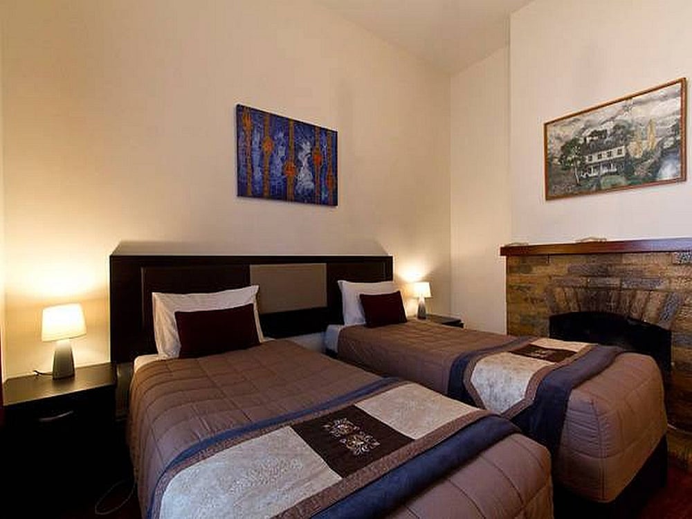 Christchurch City & Country Cottages - Brockworth Cottage