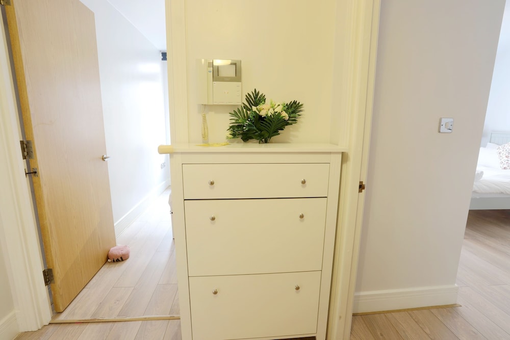 Birmingham Postbox Premier Home Stay view 2