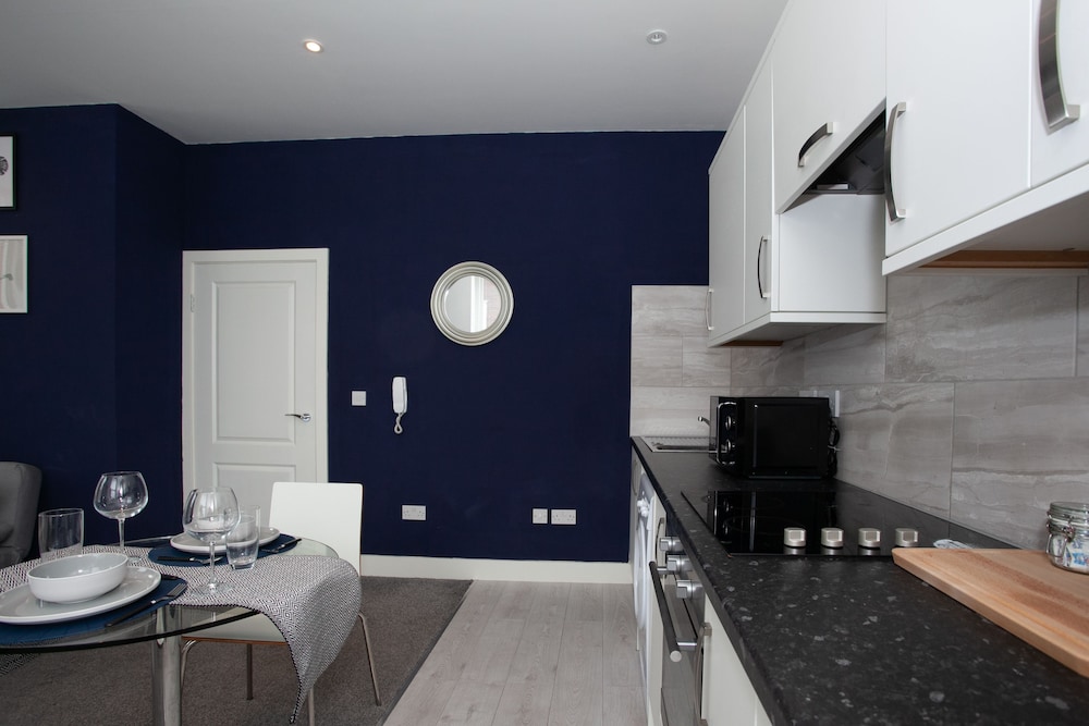 Cross St Boutique Apartment view 5
