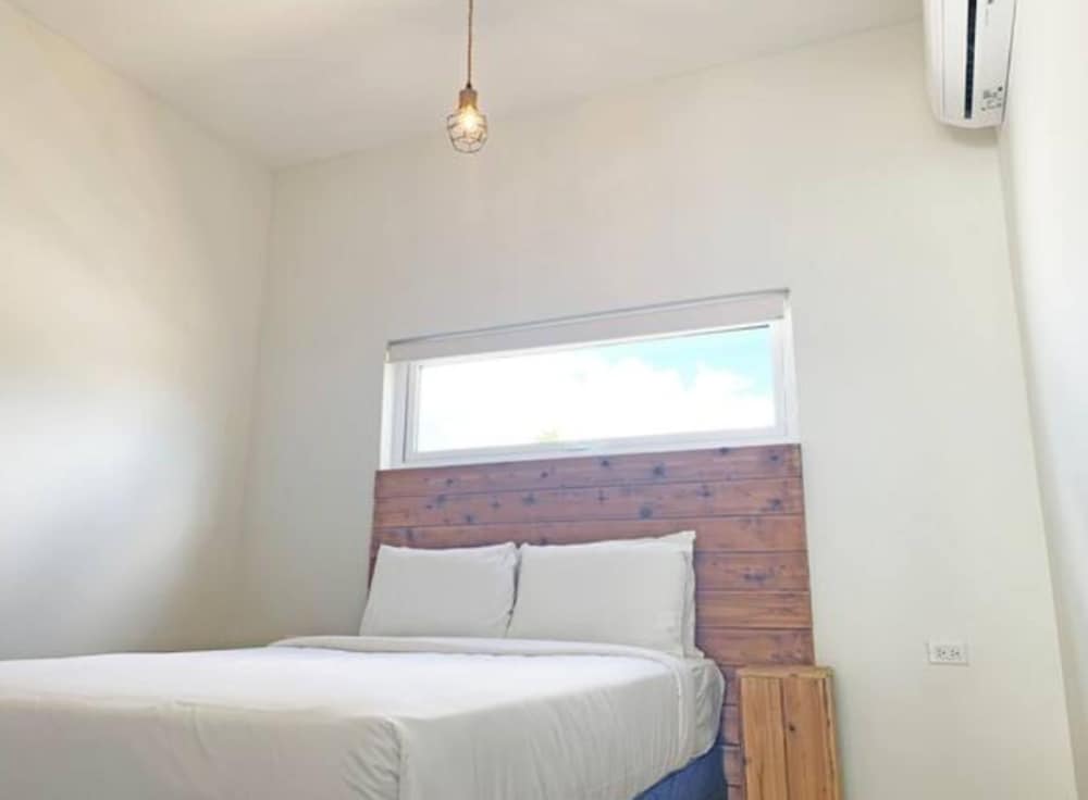 Lovely One Bedroom Apartment w Amazing Location