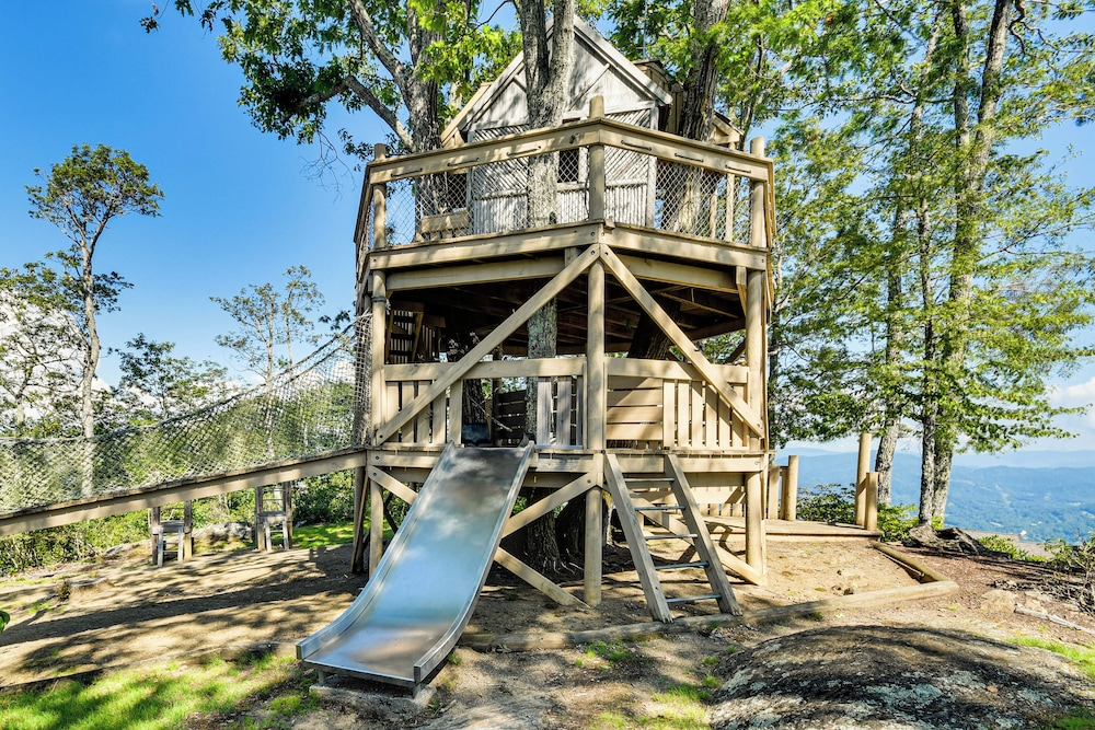 Condo w/ Private Balcony 6 Mi to Pisgah NF!