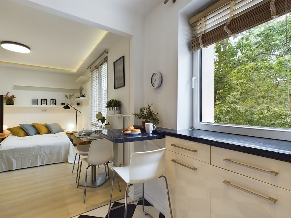 Cosy Studio for 2 by Renters view 3