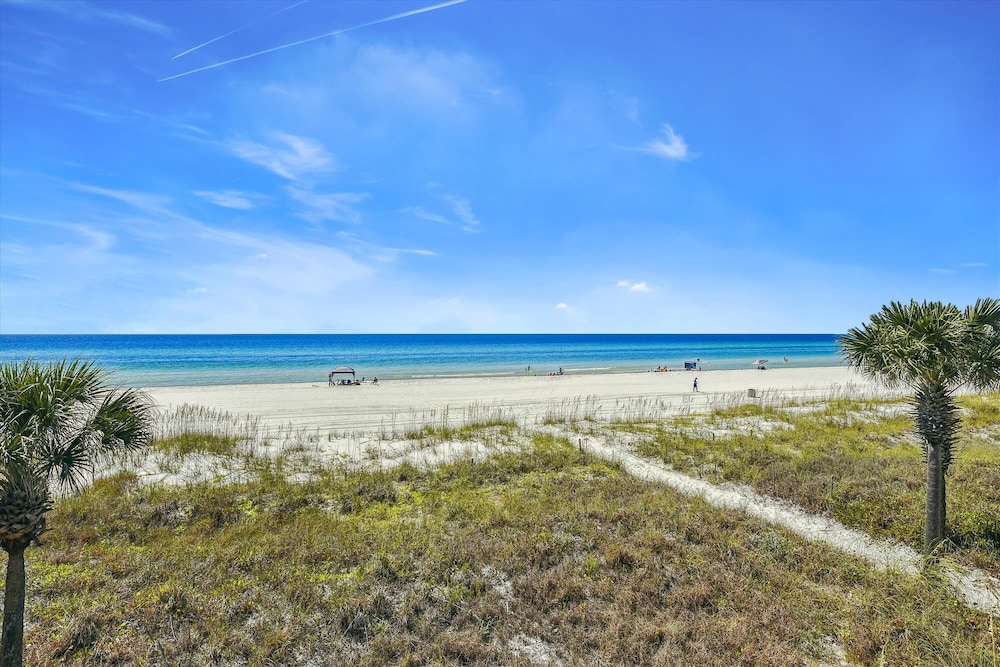 The Shores by Book That Condo view 5