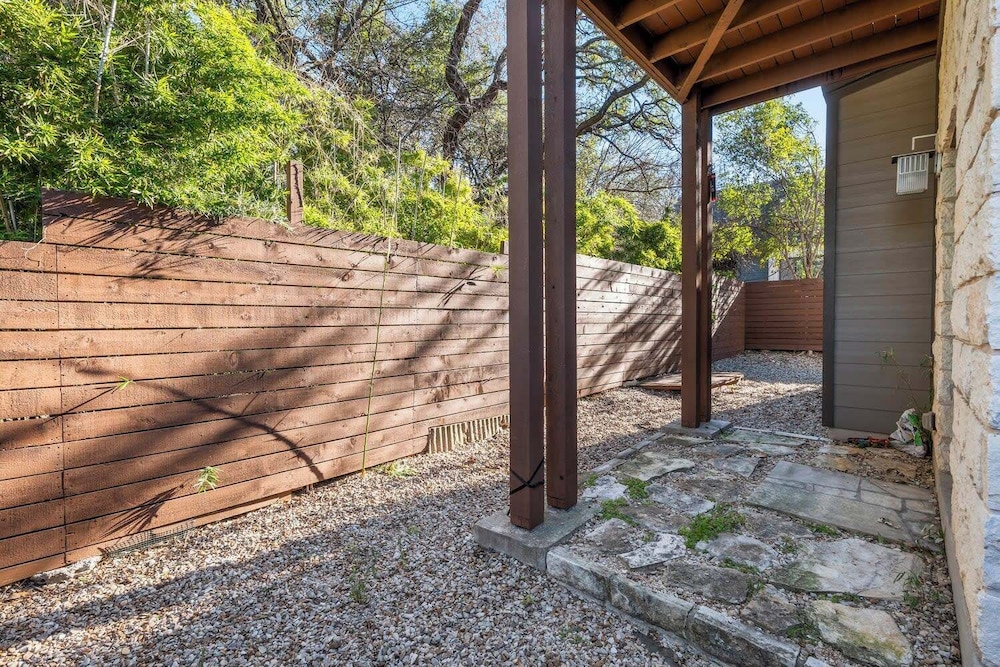 Chic & Homey 3BR Close to Downtown view 5
