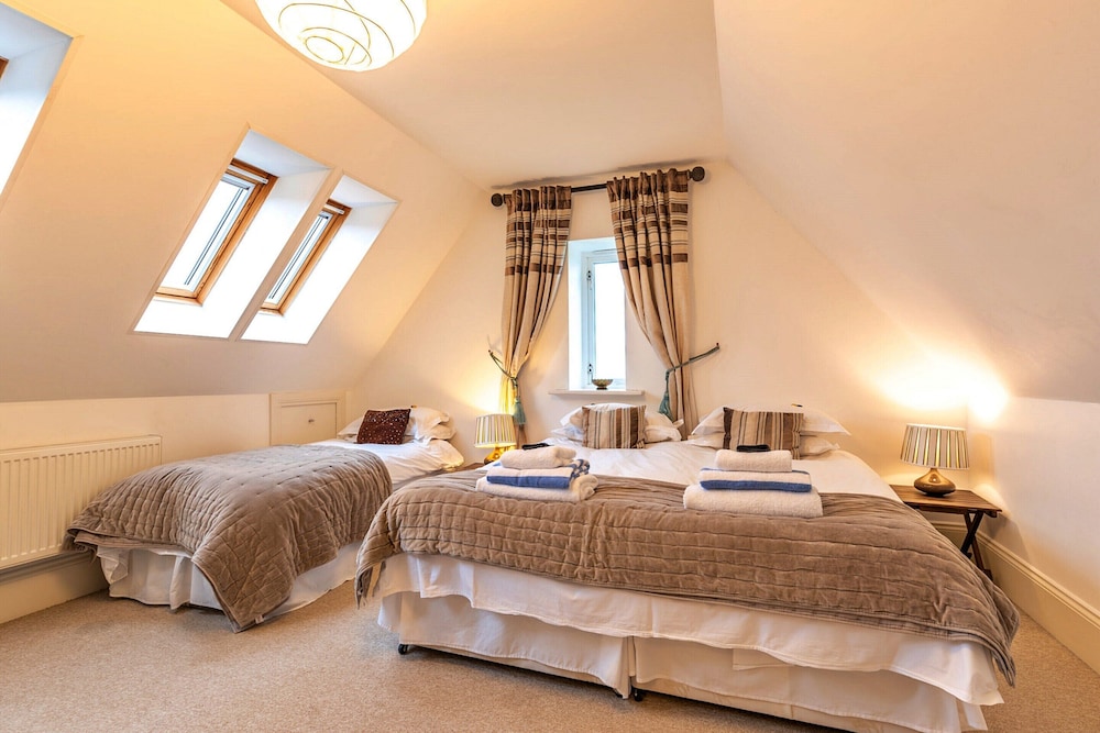 Self-catering Retreat With Pool, hot tub