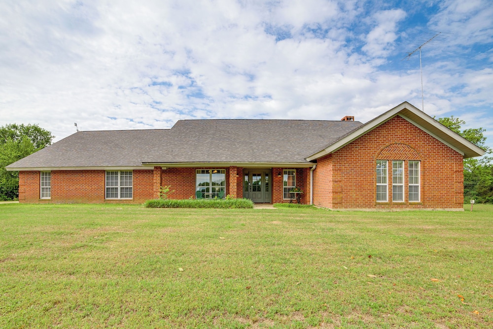 Tranquil Family Retreat: 4 Mi to Dtwn Winnsboro!