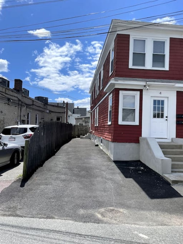 Modern Two Bedroom Condo - Near Boston